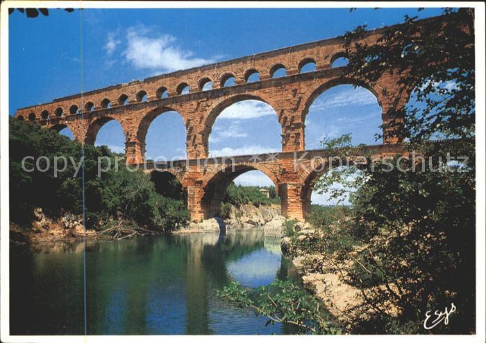 Bruecken Bridges Ponts Pont du Gard Aqueduc romain