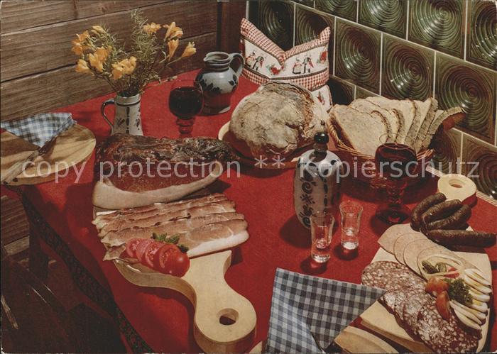 Lebensmittel Schwarzwald Bauernvesper Kachelofen Bauernbrot Schinkenspeck