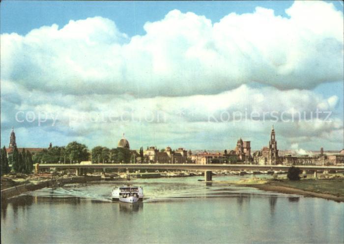 DRESDEN Elbe Blick von der Bruecke der Einheit