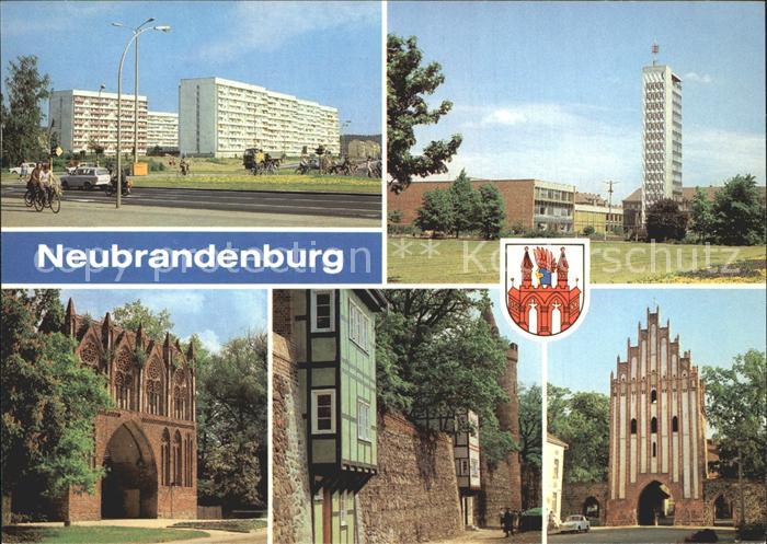 Neubrandenburg Leninstrasse Karl Marx Platz Treptower Tor Stadtmauer mit Wiekhae