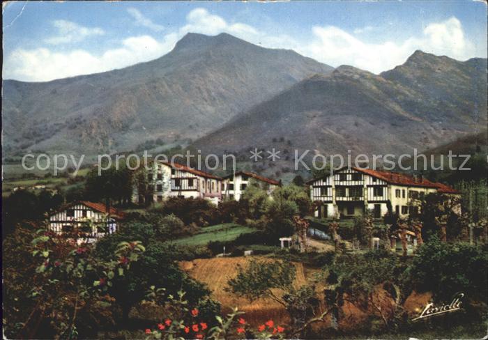 Saint-Jean-de-Luz Maison Basques au pied de la Rhune