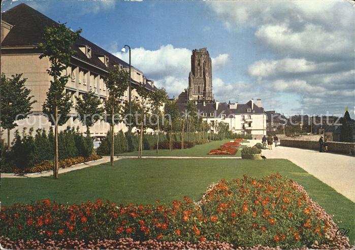 Saint Lo Le Jardin Public vers Notre Dame