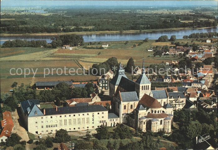 Saint-Benoit-sur-Loire Vue aerienne de la basilique et panorama vers la Loire