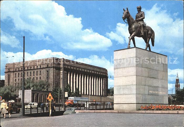 Helsinki Eduskuntatalo ja CGE Mannerheimin ratsastojapatsas