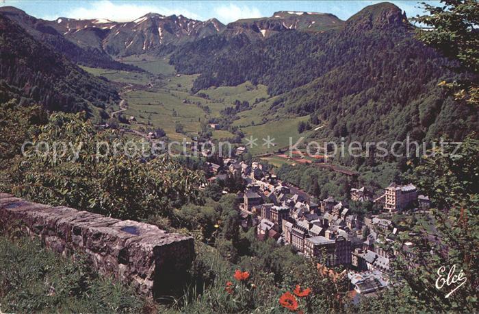 Mont-Dore Vue sur le Mont Dore au fond le Capucin et la Chaine du Sancy
