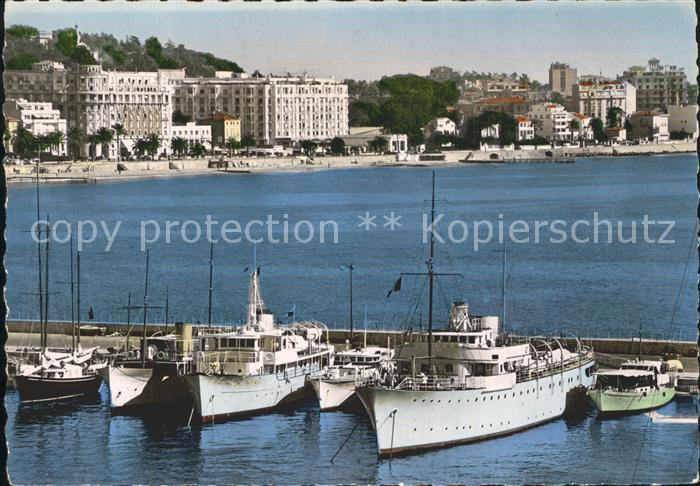 Cannes Alpes-Maritimes Les yachts la baie et les grands hotels