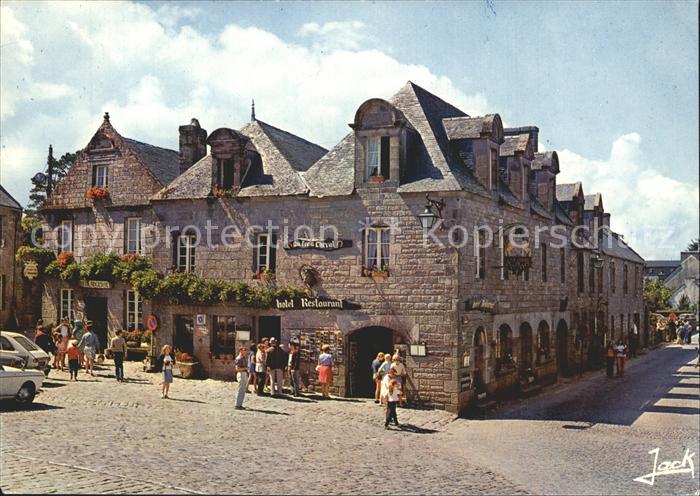 Locronan Place Eglise