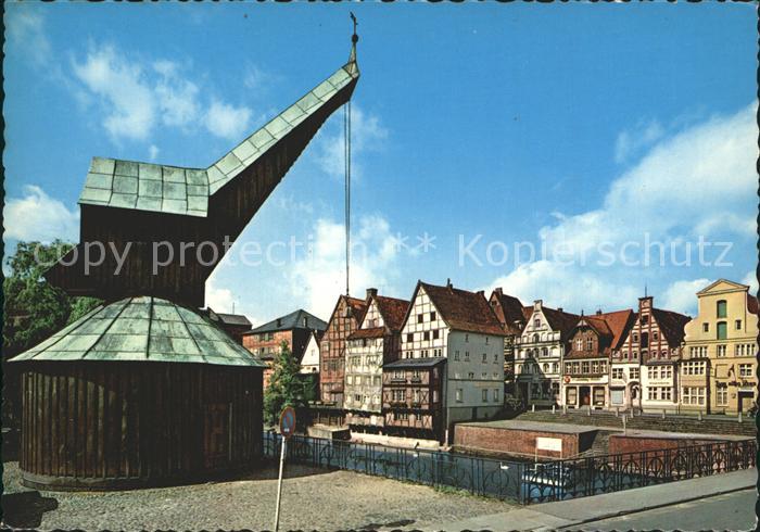LueNEBURG  CITY Alter Kran und Fachwerkhaeuser an der Ilmenau