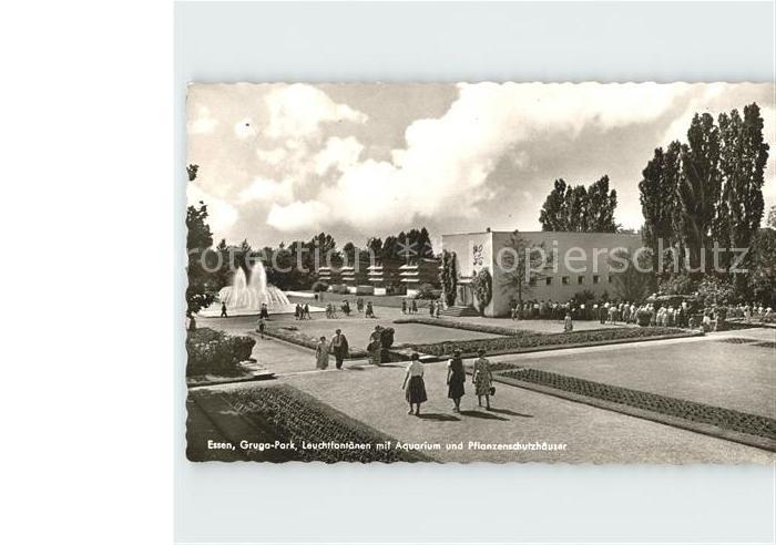 Essen Ruhr Gruga Park Leuchtfontaenen mit Aquarium und Pflanzenschutzhaeuser