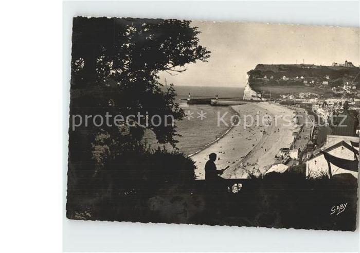 Fecamp La Plage et les Jetees