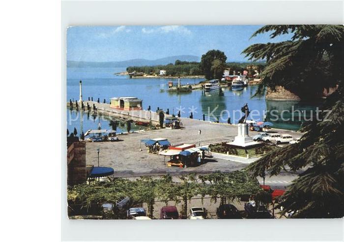 Peschiera del Garda Piazza con arrivo battelli