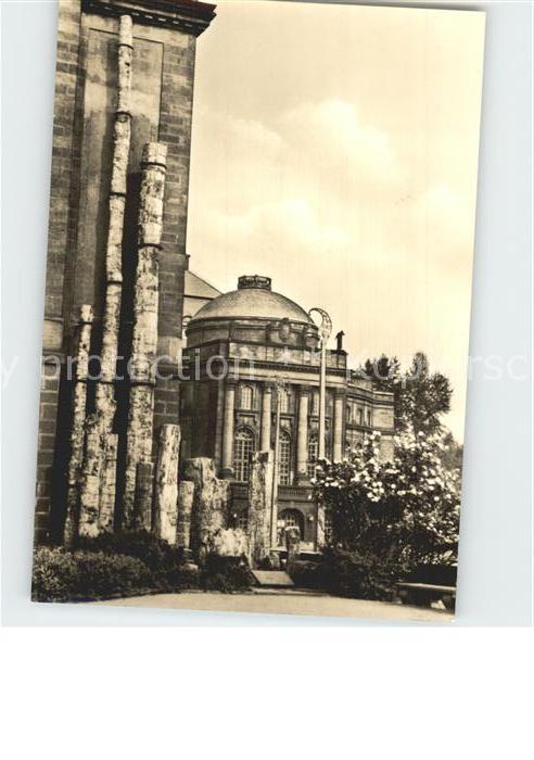 Karl-Marx-Stadt Museum mit versteinertem Wald und Oper