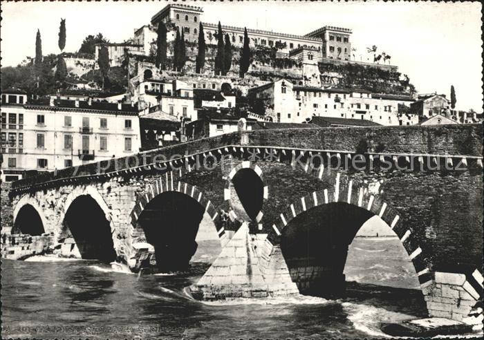 Verona Veneto Ponte Pietra e Castel S. Pietro