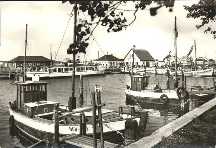 Neuendorf Hiddensee Hafen Boote