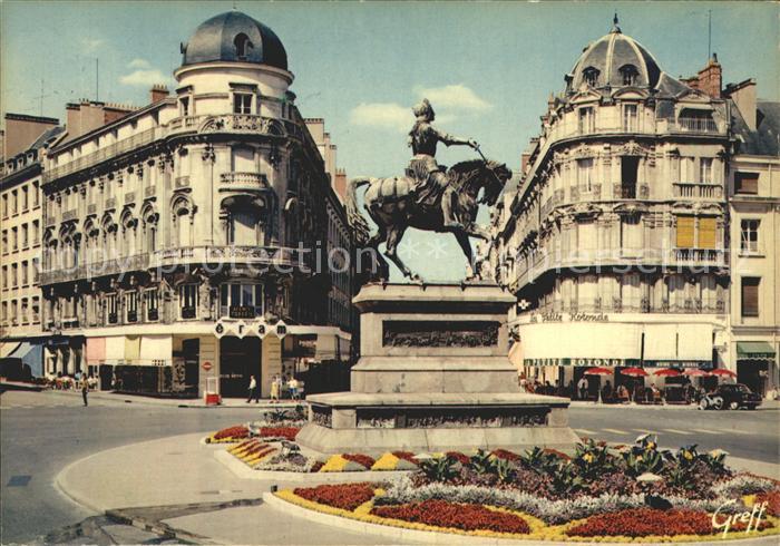 Orleans Loiret Place Martroi Statue equestre Jeanne d