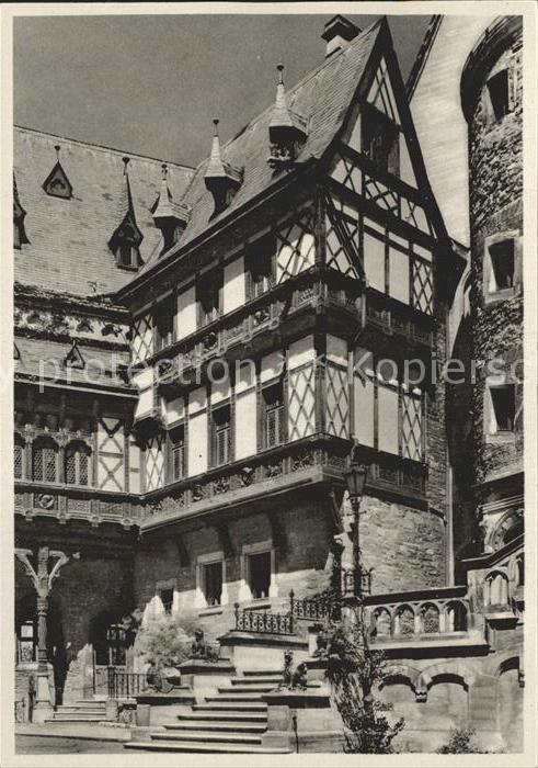 Wernigerode Harz Feudalmuseum Schloss Wernigerode Innenhof mit Fachwerkbau