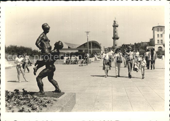 Warnemuende Ostseebad Promenade Teepott Leuchtturm Skulptur