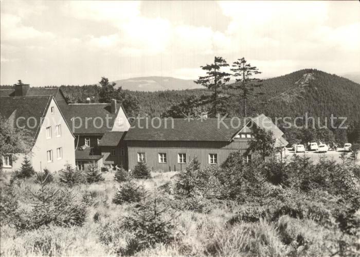 Schmuecke Blick zum Sachsenstein