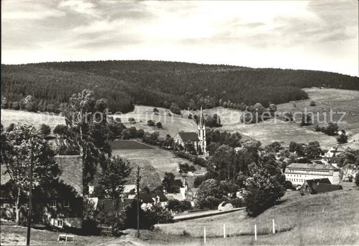 Rechenberg-Bienenmuehle Osterzgebirge Ortsansicht mit Kirche Erholungsort