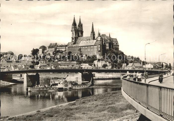 Meissen Elbe Sachsen Albrechtsburg und Dom Elbebruecke Raddampfer