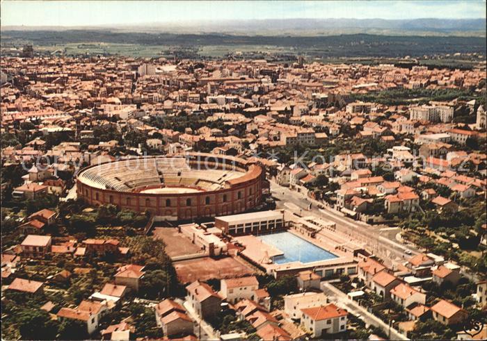 Beziers les Arenes et la Piscine vue aerienne