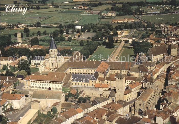 Cluny Abbaye Ecole Haras National Tour des Fromages Eglise Notre Dame vue aerien
