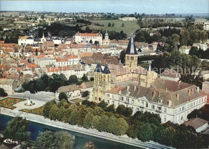 Paray-le-Monial Basilique XI siecle Place d Alsace vue aerienne