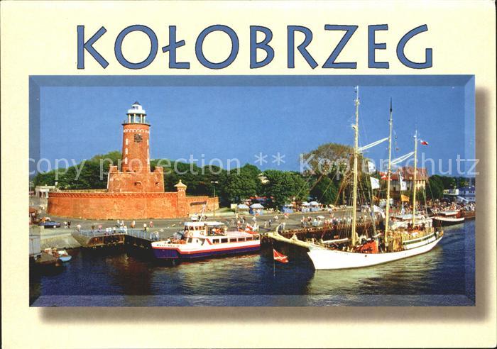 Kolobrzeg Polen Leuchtturm mit Bastion Hafen Segelschiff Motorboot