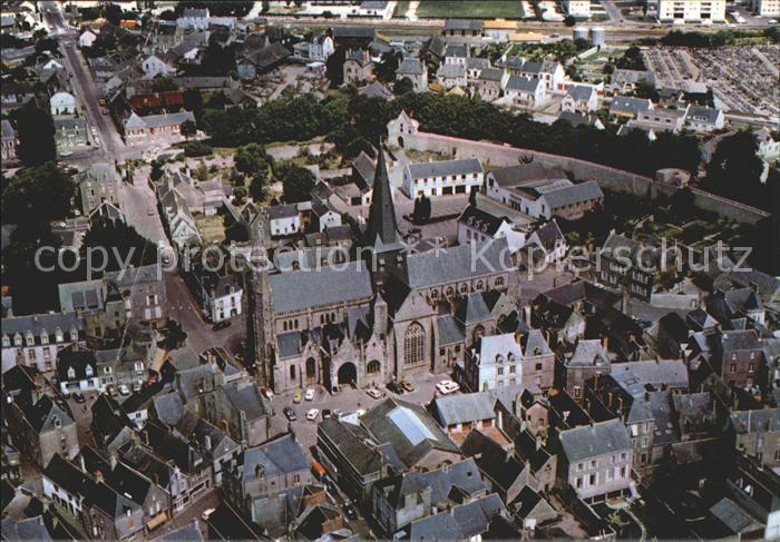 Guerande Intra muraux au centre la Collegiale vue aerienne