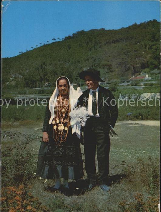 Minho Noivos Couple de fiances dans leurs costumes regionaux Hochzeitspaar Trach