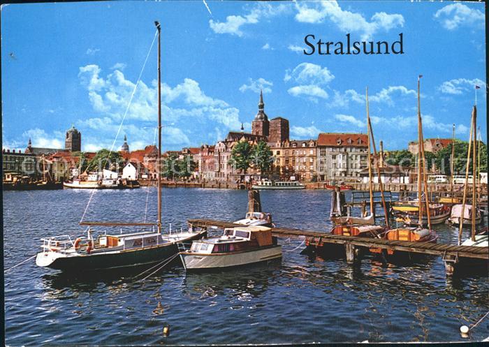 Stralsund Mecklenburg Vorpommern Blick auf den Hafen Segelboot