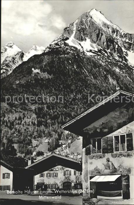 Mittenwald Bayern Bemalte Haeuser Fassadenmalerei gegen Wetterstein