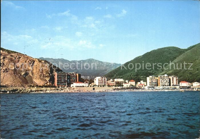 Deiva Marina La Marina sullo sfondo il Passo del Bracco