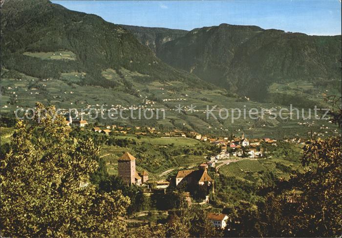 Dorf Tirol Panorama mit Schloss