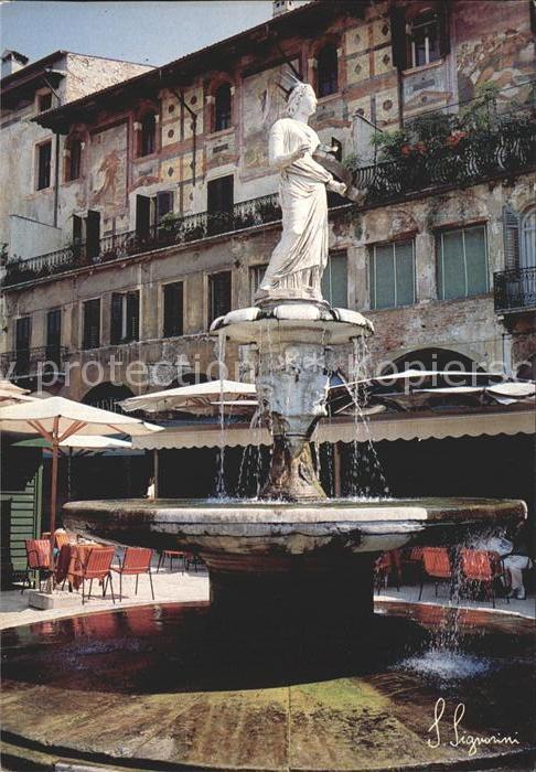 Verona Veneto Piazza Erbe mit Brunnen Madonna Verona