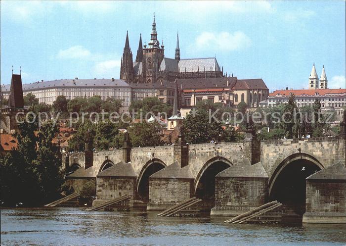 Praha Prahy Prague Burg Hradcany mit Karlsbruecke