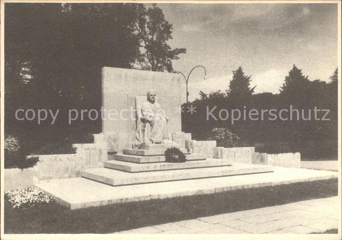 Gravenhage Koenigin Emma-Monument