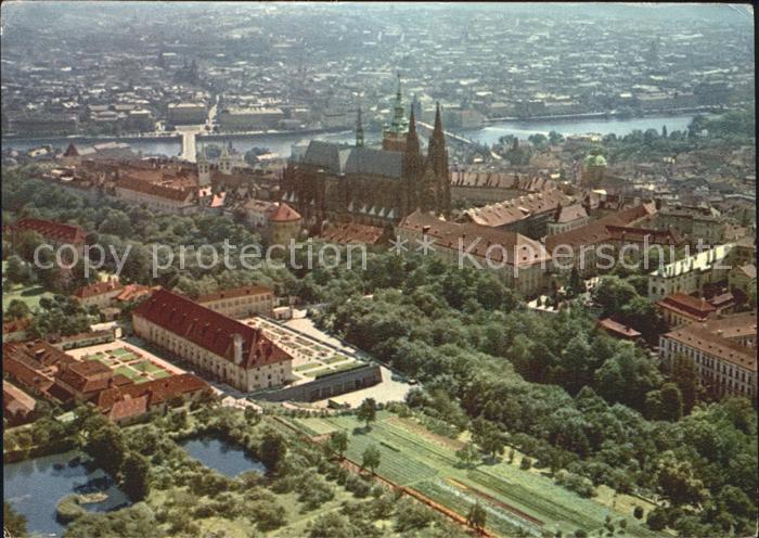 Praha Prahy Prague Fliegeraufnahme Burg Kathedrale und Vitava