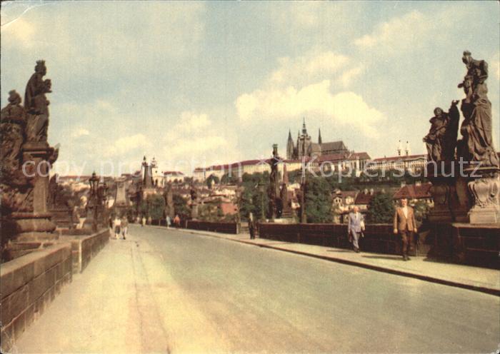 Praha Prahy Prague Burg mit Karlsbruecke
