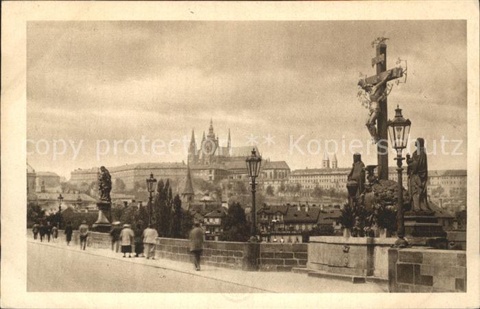 Praha Prahy Prague Hradschin von Karlsbruecke aus gesehen