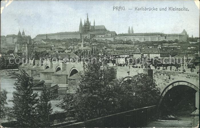 Prag Prahy Prague Karlsbruecke mit Kleinseite