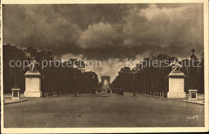Paris L Avenue des Champs-Elysees