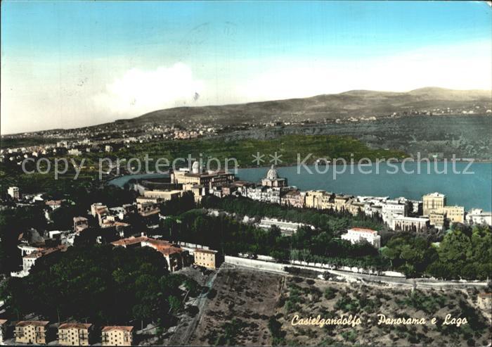 Castelgandolfo Latium Rundblick mit See