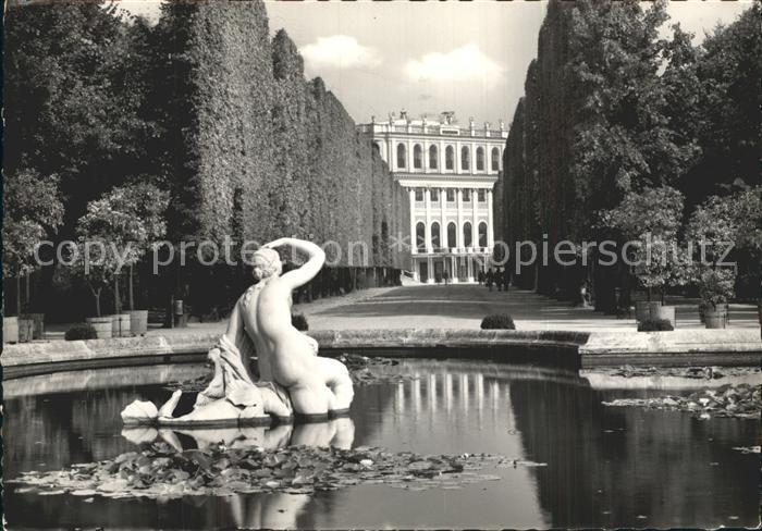 Wien Schloss Schoenbrunn Sternbassin