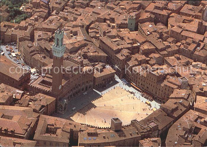 Siena Fliegeraufnahme Piazza del Campo e Palazzo Comunale