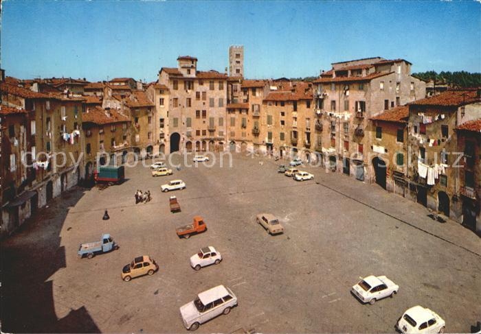Lucca Piazza dell anfiteatro Amphitheaterplatz