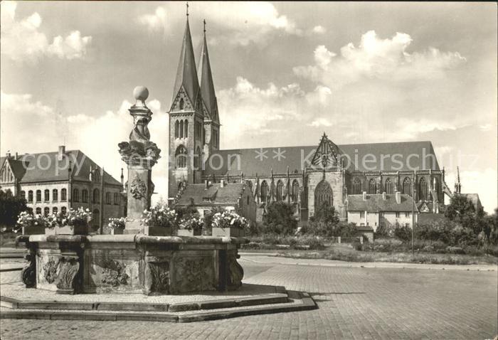 Halberstadt Dom Holzmarktbrunnen