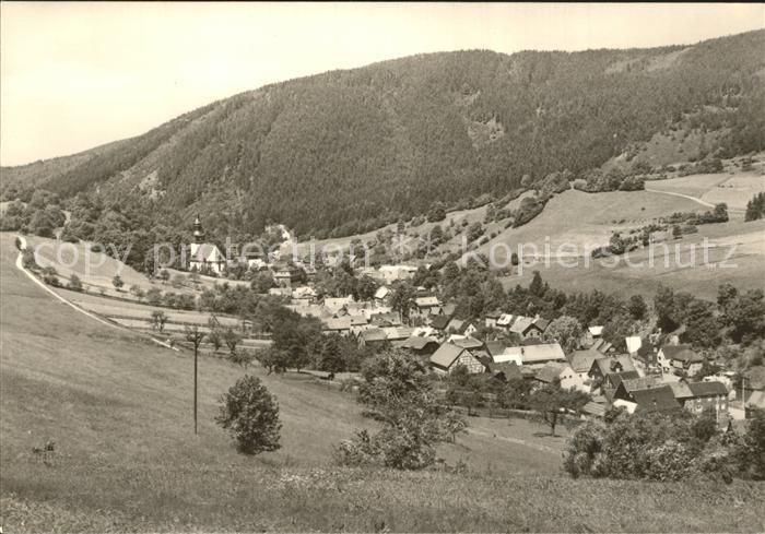 Doeschnitz Ortsansicht mit Kirche