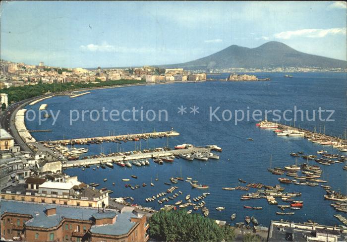 Napoli Neapel Marina di Mergellina Hafen Kueste