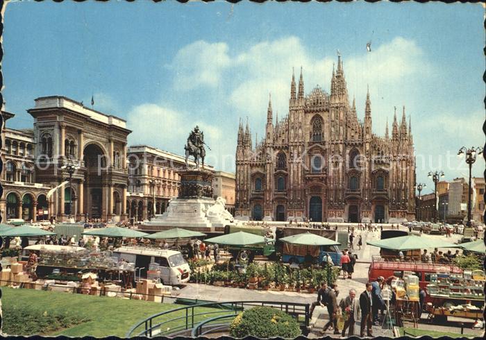 Milano Piazza Duomo Mercato dei Fiori Monumento